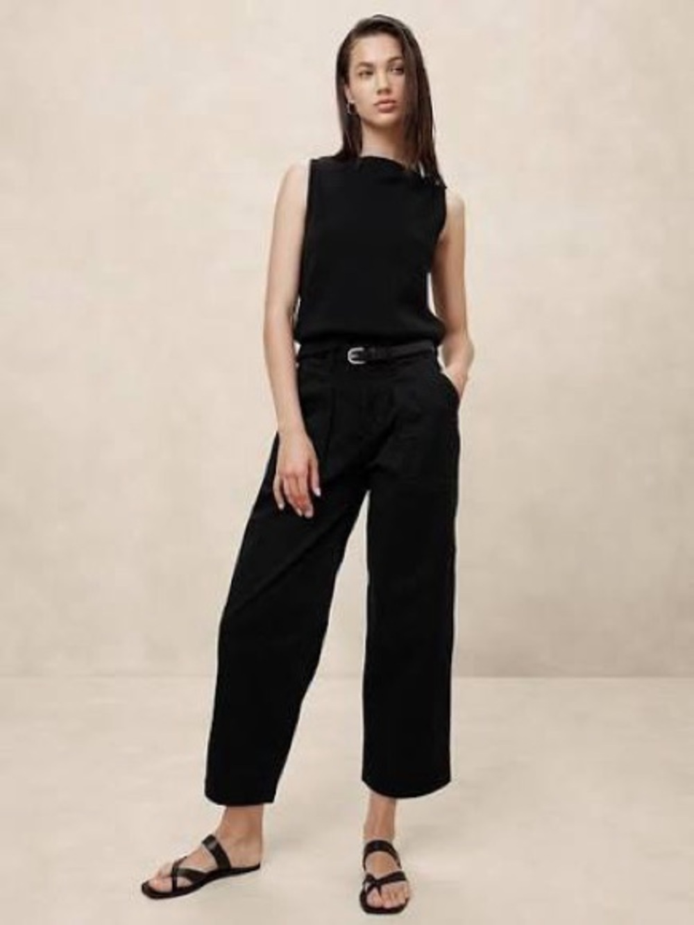 Banana Republic authentic black chino cropped barrel pant size 2